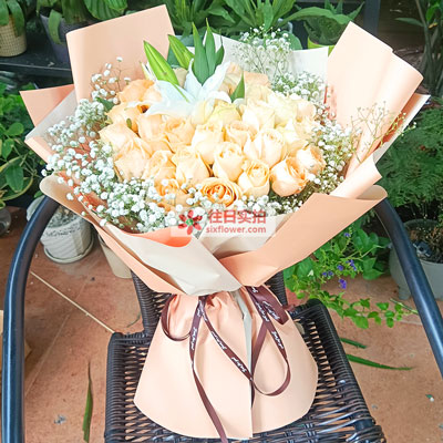 商丘33朵香槟玫瑰百合，心里永远是你